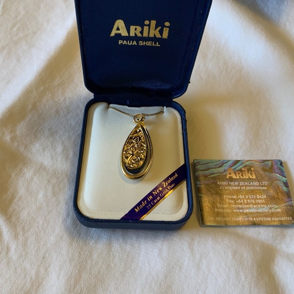 NEW! Ariki Paua Shell and Gold Necklace - Picture 2 of 4